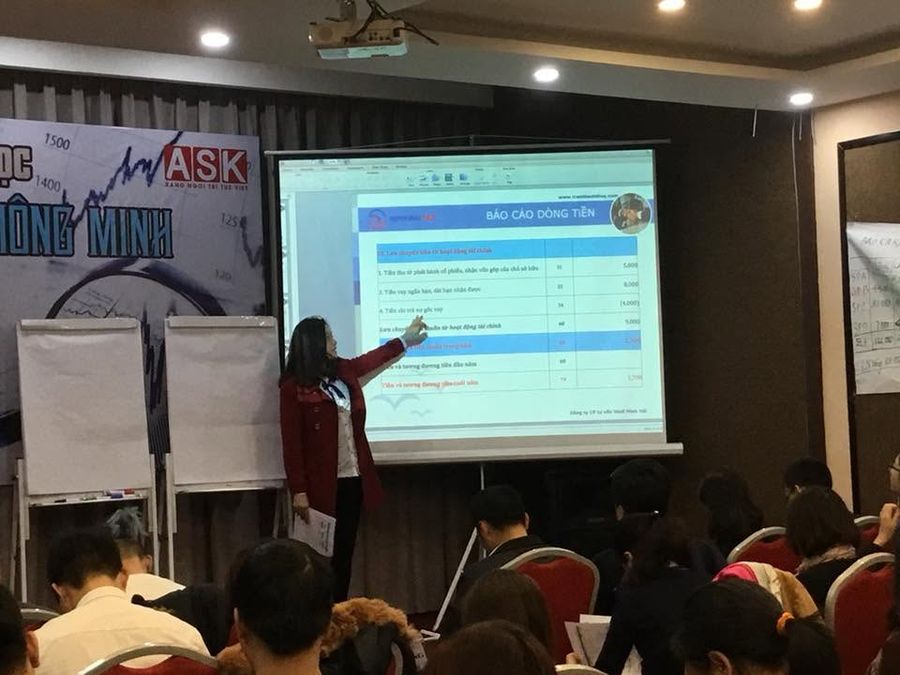 Trần Thanh Thúy giảng bài về báo cáo dòng tiền cho chủ doanh nghiệp