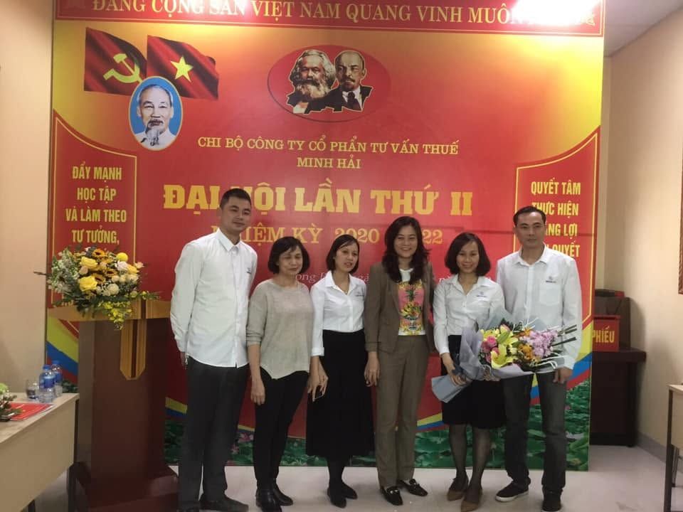 Khoảnh khắc cùng tập thể công ty